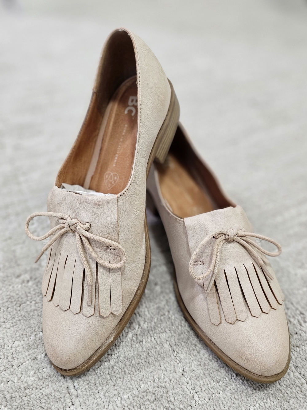 BC Soft Cream Fringe Loafers with Bow Accent